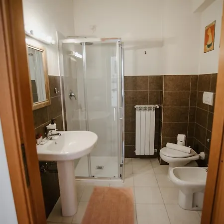 Guesthost - Mecenate Bright * Milan