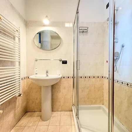 Large With Terrace Appartement *