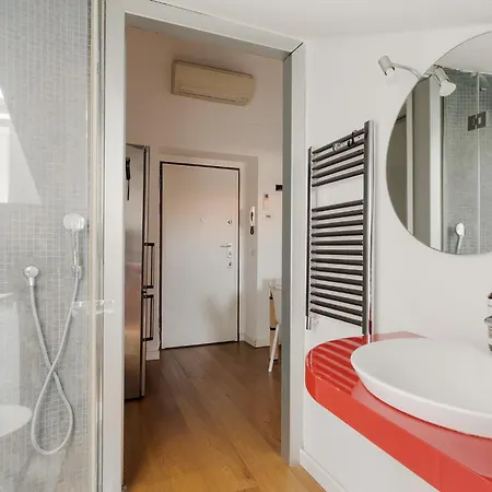 Guesthost - Darsena Bright Lägenhet