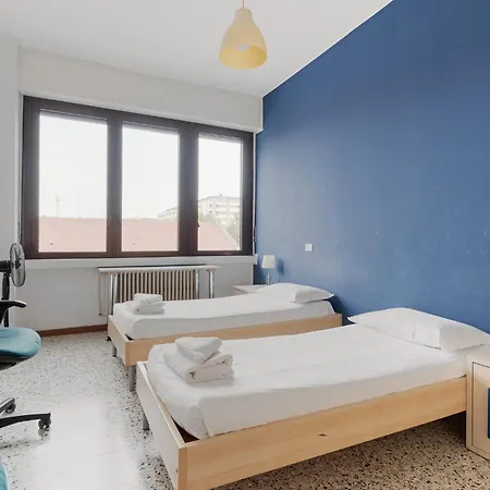 Guesthost - Farini For 6 People * ミラノ