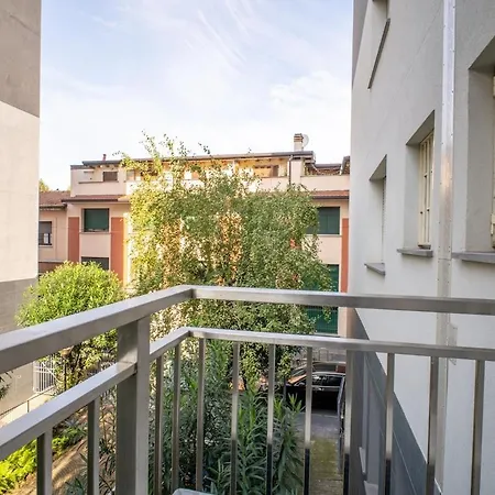 Апартаменты Duomo 10 Minutes Away Spacious 5 Pax Balcony Wifi Ac Милан