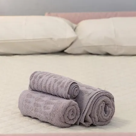 A Stone's Throw From - Balcony - Ac *