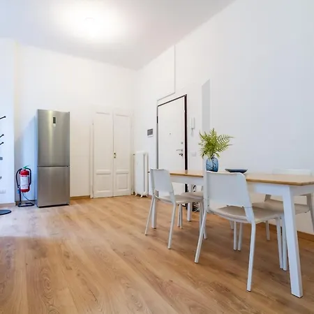 70 Mq Station 100 Mt Apartment Milan