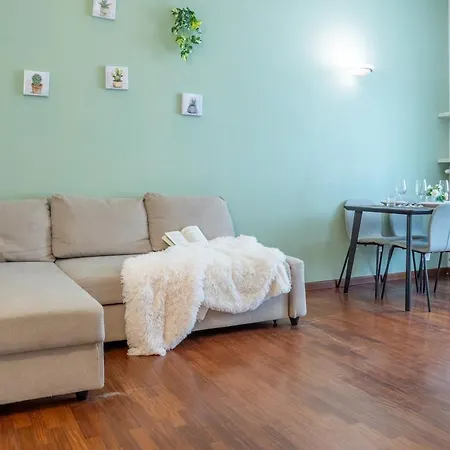 Duomo 10 Minutes Away Spacious 5 Pax Balcony Wifi Ac Апартаменты *