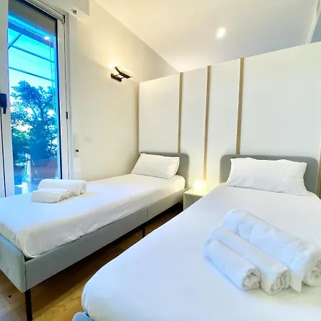 Lejlighed Penthouse With Panoramic Terrace-8 Minutes From The Duomo *