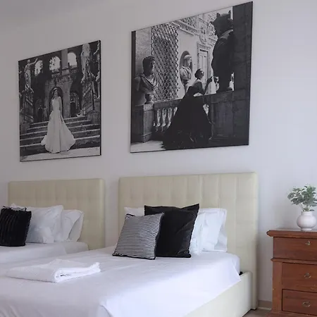 Sparkle - Chic In The