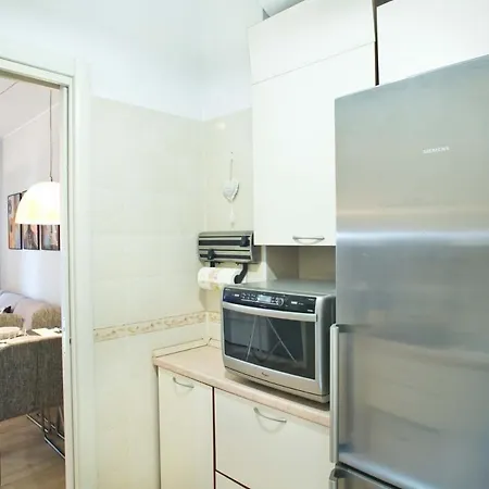Cozy 5 Posti Letto - 15 Minuti Dal Duomo - Metro M1 A 4 Minuti - Ac - Wifi - Netflix Daire *