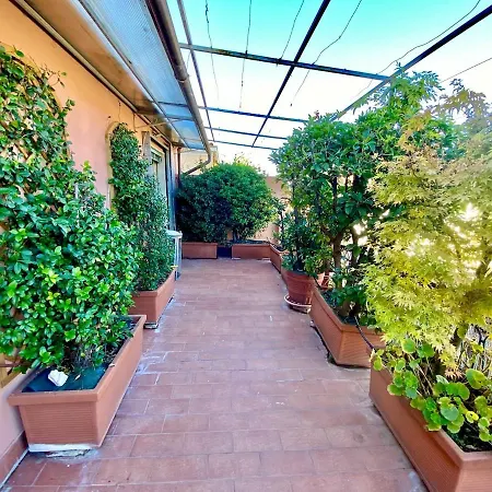 Lejlighed Penthouse With Panoramic Terrace-8 Minutes From The Duomo