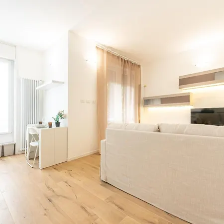 شقة Navigli 2-bedroom And Sofa Bed *