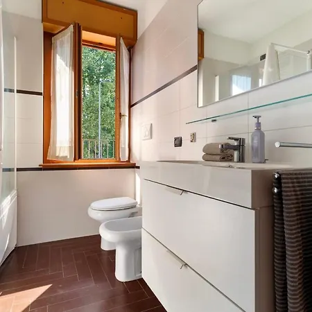 Elegant Retreat With Sunny Terrace & Excellent Metro Links 公寓 *