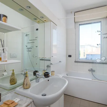 Lejlighed Private Terrace & 2 Bedrooms Near Bosco Verticale