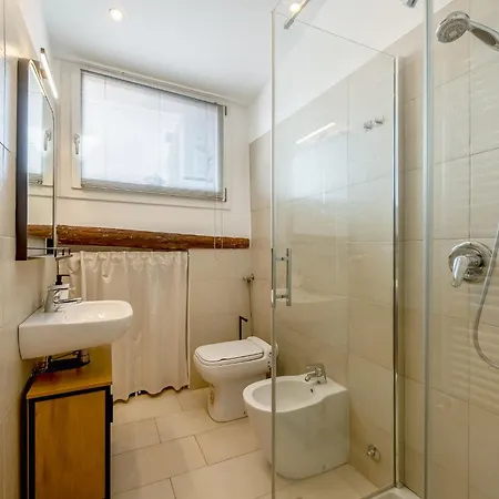 In Porta Venezia At 5 Min From Station Apartament