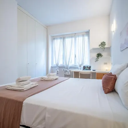 Апартаменты Duomo 10 Minutes Away Spacious 5 Pax Balcony Wifi Ac