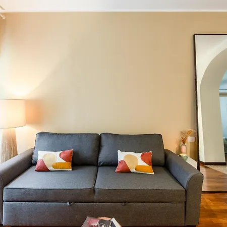 Loft With Private Garden At Navigli شقة *