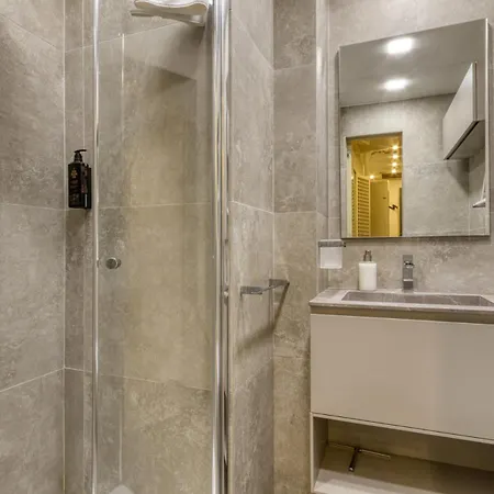 Apartment Cerva - Cozy 1 Bedroom With Balcony In San Babila By Rentopolis