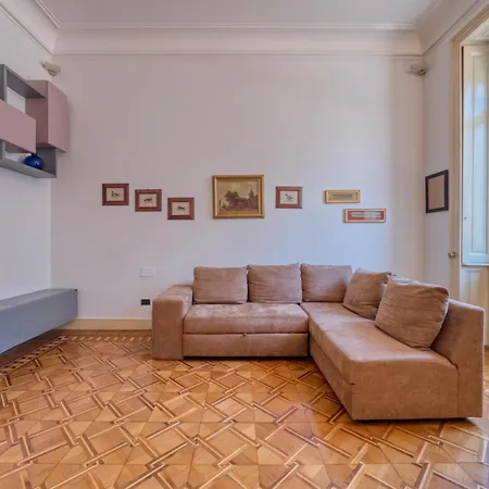Historic Close To The Station Апартаменты *