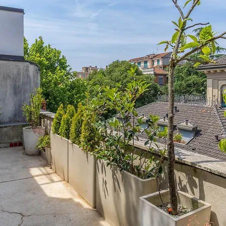 Apartment Penthouse With Terraces, Jacuzzi & Garage *