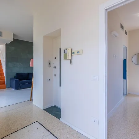 Penthouse Center & Garage Apartman *