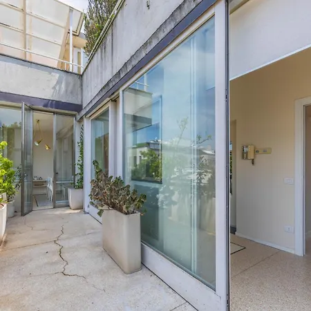 Penthouse With Terraces, Jacuzzi & Garage Apartment *