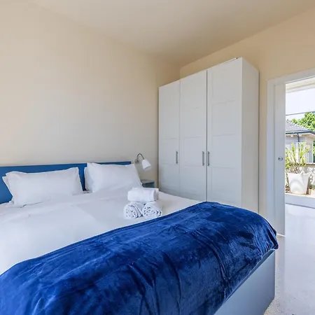 Penthouse With Terraces, Jacuzzi & Garage Daire