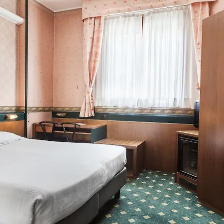 Des Etrangers Μιλάνο