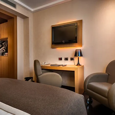 Crowne Plaza By Ihg 4*