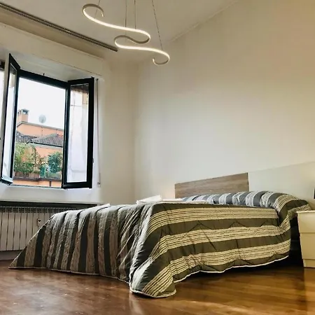 公寓 Spacious Near Centrale-loreto-duomo