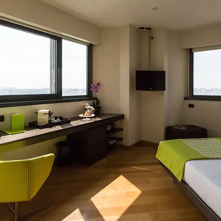 Western The Hub Otel 4*