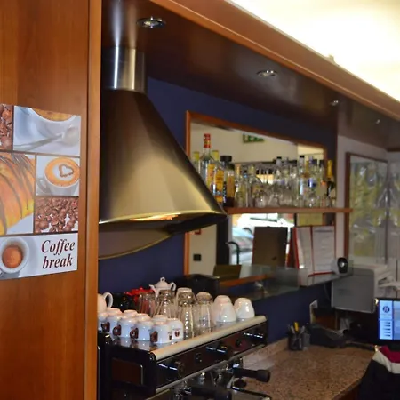 Hotel Iride Stazione Lambrate Studi 2*