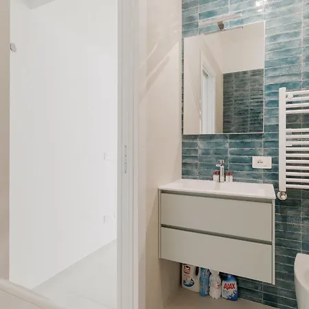 Guesthost - Bright Bocconi Apartment