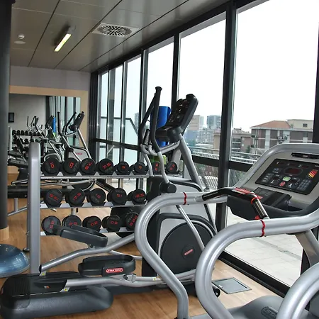 Hilton Garden North מלון