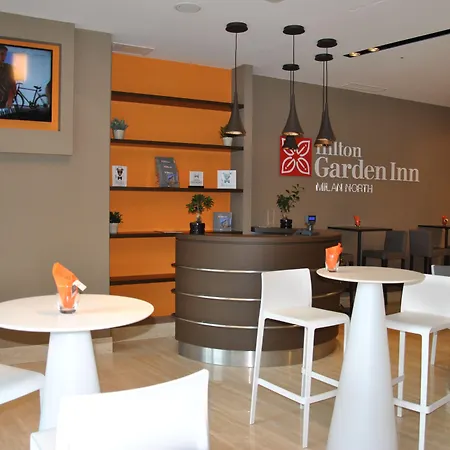 Hilton Garden North מלון