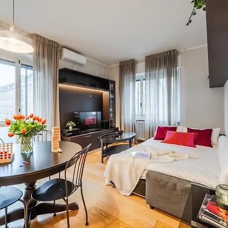 The Players Lounge - Station Area