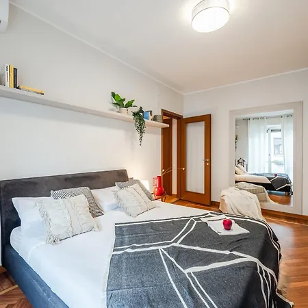 The Players Lounge - Station Area *