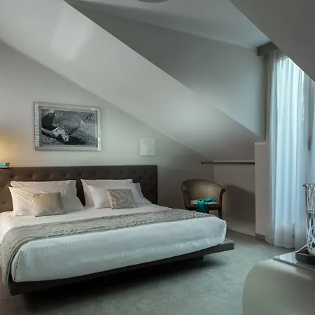 蒙特拿破仑大道套房酒店