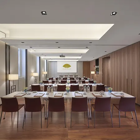 Mandarin Oriental, Hotel