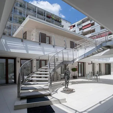 Ξενοδοχείο με διαμερίσματα & Urban Padel