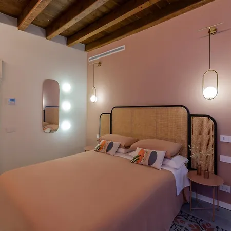 Younique Boutique ميلان