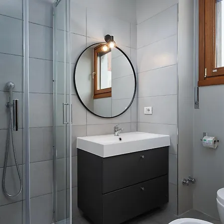 Classbnb - Two Stylish In The Moscova Area, 250m From Metro Line M2 Apartment *