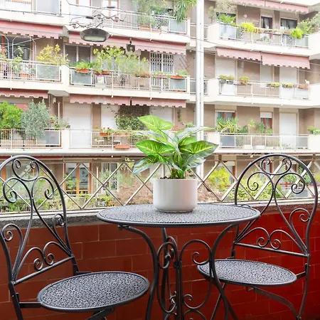 Stylish In Bocconi With Patio - Porta Romana Милан