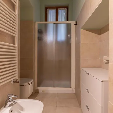 アパート Newly Renovated Homely Flat St Lorenzo ミラノ