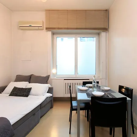 Family Apartment, Duomo 12 Min Walk, 5 Guests, Near Covered Parking 아파트 밀라노
