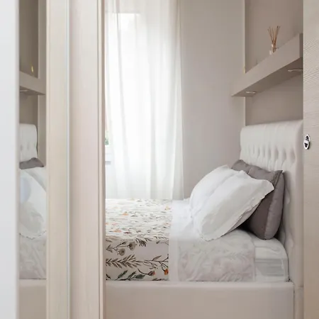 Bibi Pied-a-terre Vetra - Two *