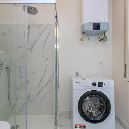 Family Apartment, Duomo 12 Min Walk, 5 Guests, Near Covered Parking 아파트
