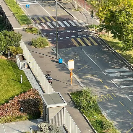 Skyline15-elegant Panoramic Apartment-metro M1- Only 20 Minutes From Cathedral *