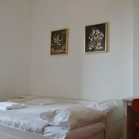 Con Vista Su Citta E Duomo Di *