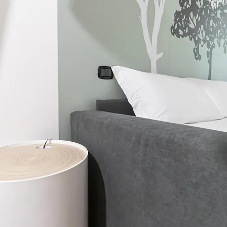 Italianway - Londonio 23 *