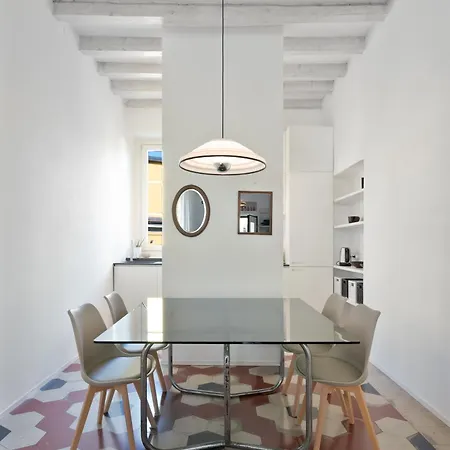 Vintage Hideaway Milan-historic Courtyard 아파트