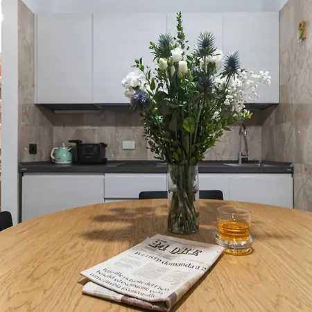 Italianway - Londonio 23 *