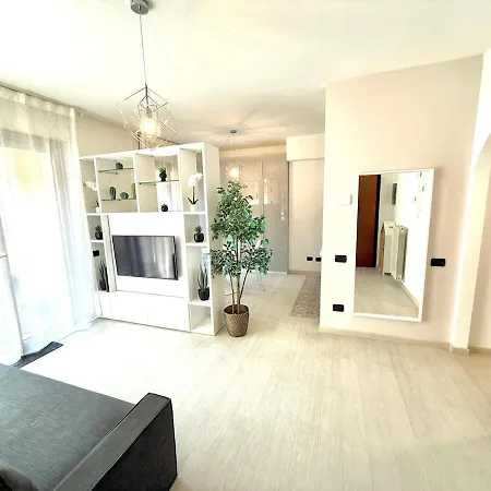 Live House-attico, Ampio E Luminoso Monolocale * Milan